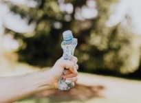 Anti-Plastic Zealots: mối lo ngại từ những người chống nhựa cuồng nhiệt.